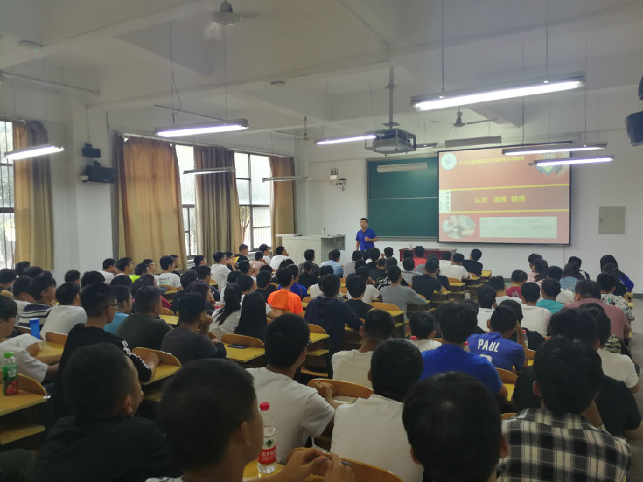 土木学院党委副书记张明为2018级新生作入学教育专题报告.jpg 土木学院党委副书记张明为2018级新生作入学教育专题报告.jpg