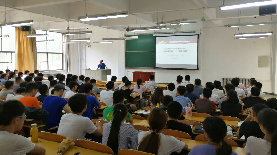 土木工程学院党委书记朱天明为学生干部讲授思想政治理论课.jpg 土木工程学院党委书记朱天明为学生干部讲授思想政治理论课.jpg