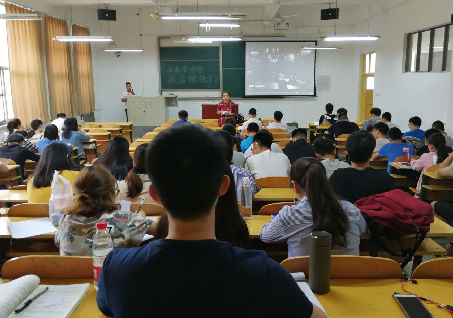 汲取真理力量 立鸿鹄志 做奋斗者——《马克思是对的》在土木学院学生中引起热烈反响-3.jpg 汲取真理力量 立鸿鹄志 做奋斗者——《马克思是对的》在土木学院学生中引起热烈反响-3.jpg