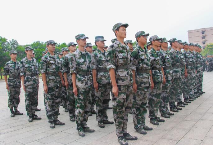 学院师生送关怀,新生军训展风采.jpg 学院师生送关怀,新生军训展风采.jpg